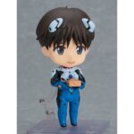 SHINJI IKARI PLUGSUIT VERSION EVANGELION 2.0 YOU CAN NOT ADVANCE NENDOROID. Good Smile Company incopora a su colección Nendoroid la figura de Shinji Ikari, protagonista de la película "Evangelion: 2.0 You Can (Not) Advance", con su icónico plugsuit. Incluye 3x expresiones faciales (alegre, seria y sonriente), junto a 1x caja bento y otros accesorios para recrear distintas escenas. Mide 10 cm e incluye base expositora trasparente.