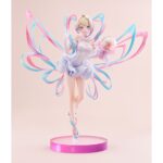 OMGKAWAIIANGEL: ANNIVERSARY PARTY NEEDY STREAMER OVERLOAD 1/7. Good Smile Company presenta esta figura a escala 1/7 de OMG Kawaii Angel con su vestido de fiesta, inspirada en su aparición en la segunda exposición de "Needy Streamer Overload". Mide aproximadamente 23 cm e incluye 1x base circular de color rosa para su exposición. Destaca por sus coletas con forma de alas y un acabado nacarado de efecto aurora.