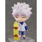 KILLUA ZOLDYCK: HUNTER EXAM HUNTER X HUNTER NENDOROID. Good Smile Company introduce en su línea Nendoroid la figura de Killua Zoldyck, inspirada en su personaje del anime "Hunter x Hunter", vestido para realizar el Examen de Cazador. Se incluyen 3x expresiones intercambiables (sonriente, de combate y alegre), además de accesorios como 1x monopatín y otras piezas opcionales para diferentes poses. Mide aproximadamente 10 cm de alto y cuenta con soporte transparente para exposición.