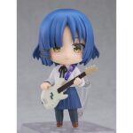 RYO YAMADA BOCCHI THE ROCK NENDOROID. Good Smile Company vuelve a añadir a su colección Nendoroid esta figura de Ryo Yamada, bajista de la banda Kessoku en el anime "Bocchi the Rock!". Incluye 3x expresiones faciales intercambiables (neutra, con desdén y comiendo hierba), así como varios accesorios: 1x bajo eléctrico, 1x rama de hierba y otras piezas opcionales para diferentes poses. Mide 10 cm de alto e incluye soporte transparente para exposición.