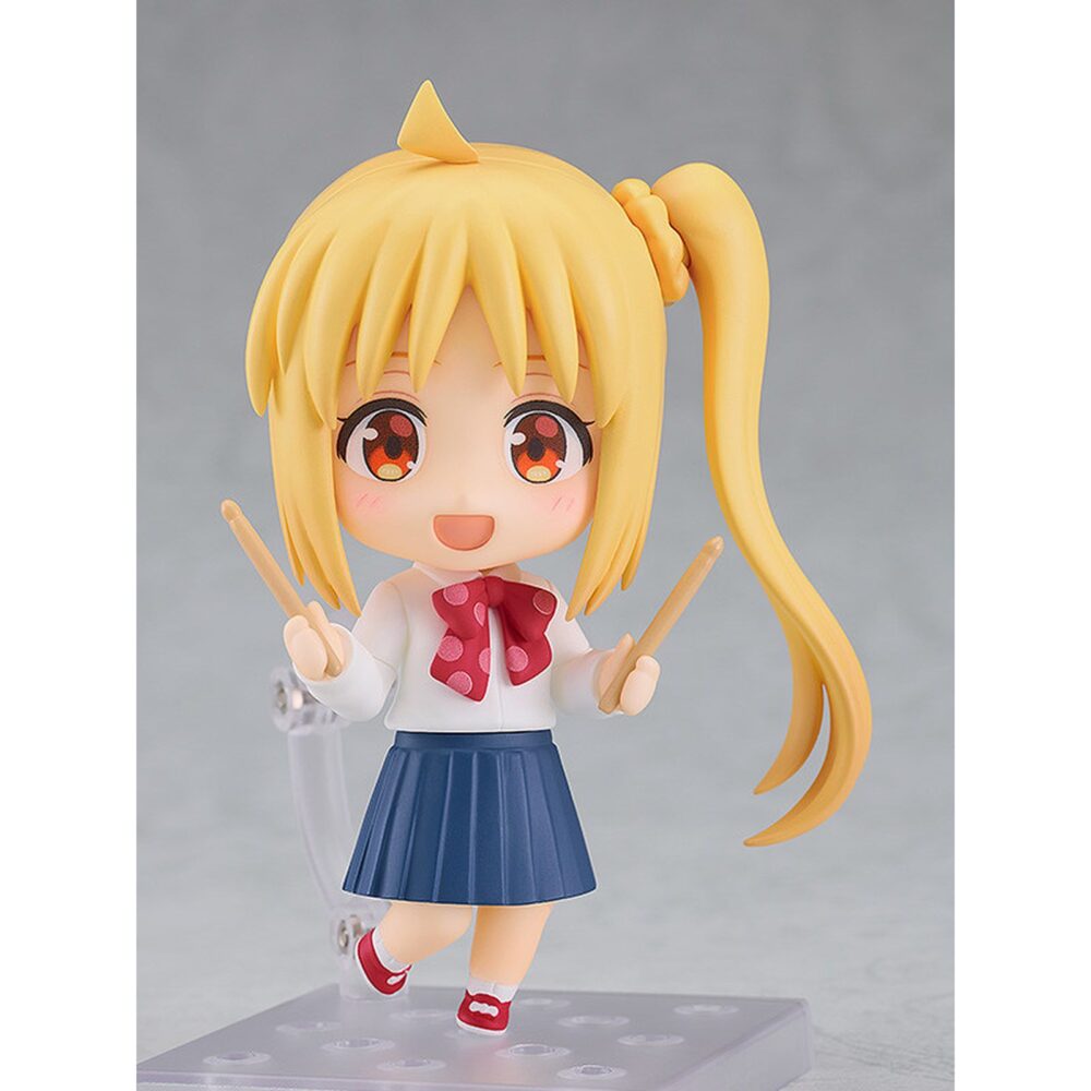 Nijika ijichi bocchi the rock nendoroid. Good smile company reintroduce en su línea nendoroid esta figura de nijika ijichi, baterista y líder de la banda kessoku en el anime "bocchi the rock! ". La figura articulada incluye 3x placas faciales (sonriente, confiada y exasperada) y varios accesorios: 1x batería completa, 1x silla, 1x parte inferior del cuerpo sentada y otros complementos para poses variadas. Mide aproximadamente 10 cm e incluye base expositora transparente.