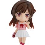 CHIZURU MIZUHARA RENT A GIRLFRIEND NENDOROID. Good Smile Company vuelve a presentar dentro de su colección Nendoroid esta figura de Chizuru Mizuhara, basada en su aparición en el anime "Rent-a-Girlfriend". La figura incluye 3x placas faciales intercambiables (estándar, sonrojada y sonriente), así como accesorios opcionales como 1x smartphone, 1x bolso de mano y 1x billete de 10.000 yenes. Mide aproximadamente 10 cm de alto y está fabricada en ABS y PVC. Incluye base con soporte para exposición.