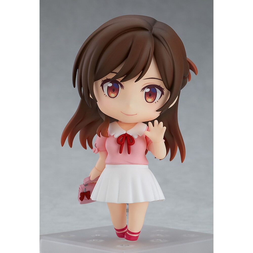 Chizuru mizuhara rent a girlfriend nendoroid. Good smile company vuelve a presentar dentro de su colección nendoroid esta figura de chizuru mizuhara, basada en su aparición en el anime "rent-a-girlfriend". La figura incluye 3x placas faciales intercambiables (estándar, sonrojada y sonriente), así como accesorios opcionales como 1x smartphone, 1x bolso de mano y 1x billete de 10. 000 yenes. Mide aproximadamente 10 cm de alto y está fabricada en abs y pvc. Incluye base con soporte para exposición.