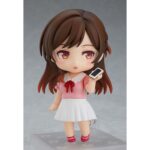 CHIZURU MIZUHARA RENT A GIRLFRIEND NENDOROID. Good Smile Company vuelve a presentar dentro de su colección Nendoroid esta figura de Chizuru Mizuhara, basada en su aparición en el anime "Rent-a-Girlfriend". La figura incluye 3x placas faciales intercambiables (estándar, sonrojada y sonriente), así como accesorios opcionales como 1x smartphone, 1x bolso de mano y 1x billete de 10.000 yenes. Mide aproximadamente 10 cm de alto y está fabricada en ABS y PVC. Incluye base con soporte para exposición.
