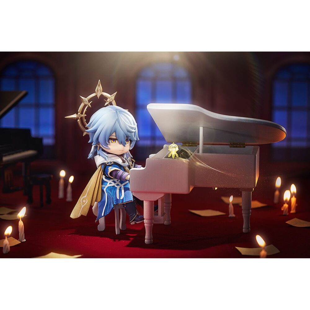 Sunday honkai: star rail nendoroid doll. Good smile company añade a su colección nendoroid doll la figura articulada de sunday, basada en el personaje del videojuego "honkai: star rail". La figura incluye 5x piezas de ropa de tela (capucha, jersey, pantalón, chaqueta y bufanda), 2x manos intercambiables, 1x mano con un ave, 1x mano que sostiene un libro, 1x mano con una pluma, 1x par de botas con imanes, 1x base expositora magnética con brazo transparente articulado para exposición. Mide 10 cm y está fabricada en pvc y abs.