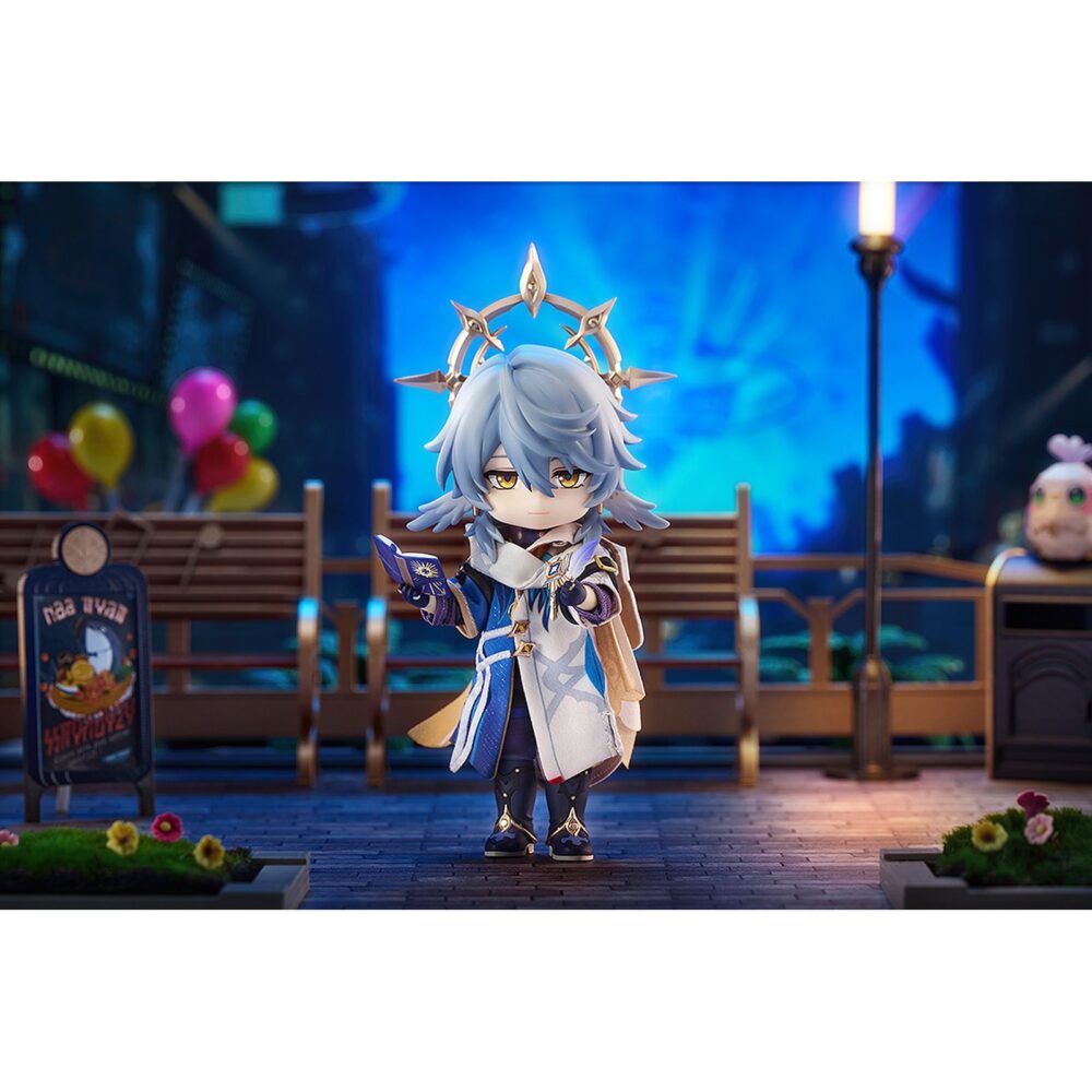 Sunday honkai: star rail nendoroid doll. Good smile company añade a su colección nendoroid doll la figura articulada de sunday, basada en el personaje del videojuego "honkai: star rail". La figura incluye 5x piezas de ropa de tela (capucha, jersey, pantalón, chaqueta y bufanda), 2x manos intercambiables, 1x mano con un ave, 1x mano que sostiene un libro, 1x mano con una pluma, 1x par de botas con imanes, 1x base expositora magnética con brazo transparente articulado para exposición. Mide 10 cm y está fabricada en pvc y abs.