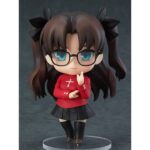 RIN TOHSAKA FATE/STAY NIGHT NENDOROID. Good Smile Company introduce en su colección Nendoroid la figura articulada de la heroína Rin Tohsaka basada en el videojuego "Fate/Stay Night". La figura incluye 3x placas faciales intercambiables (sonriente, desafiante y avergonzada) que puedes complementar con sus gafas, 1x espada Azoth, 1x espada Zelretch, 1x efecto de ataque, 1x gafas y 1x base transparente para su exhibición. Mide aproximadamente 10 cm de altura y está fabricada en PVC y ABS.