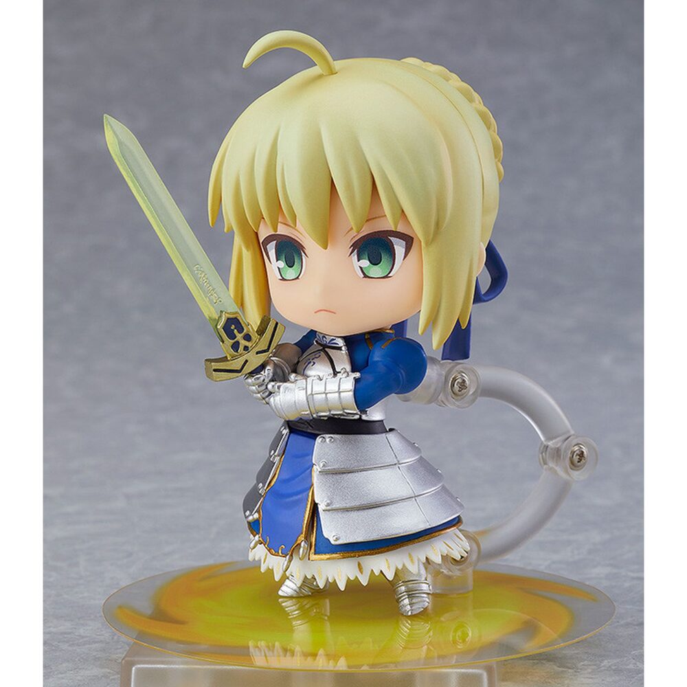Saber/altria pendragon: true name revealed fate/stay night nendoroid. Good smile company introduce en su colección nendoroid la figura articulada de la heroína saber/altria pendragon en su versión true name revealed, basada en el personaje del videojuego para smartphones "fate grand order". La figura incluye 3x placas faciales intercambiables (galante, gritando y sonriendo amistosamente), 3x de sus poderosas armas (excalibur, avalon y invisible air) y 1x base transparente para su exhibición. Mide aproximadamente 10 cm de altura y está fabricada en pvc y abs.