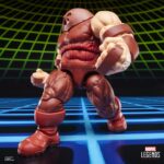 JUGGERNAUT GAMERVERSE MARVEL LEGENDS SERIES. Hasbro incorpora a la línea Gamerverse de la colección Marvel Legends Series esta figura articulada de Juggernaut basada en su aparición como luchador en la saga de videojuegos "Marvel vs Capcom". Su altura real alcanza los 22 cm, y ofrece un diseño premium con 20 puntos de articulación que permiten recrear poses dinámicas. Incluye x2 manos alternativas y 1x efecto de golpeo. Se presenta en una caja con ventana con diseño retro. UNIDADES LIMITADAS.