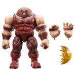 JUGGERNAUT GAMERVERSE MARVEL LEGENDS SERIES. Hasbro incorpora a la línea Gamerverse de la colección Marvel Legends Series esta figura articulada de Juggernaut basada en su aparición como luchador en la saga de videojuegos "Marvel vs Capcom". Su altura real alcanza los 22 cm, y ofrece un diseño premium con 20 puntos de articulación que permiten recrear poses dinámicas. Incluye x2 manos alternativas y 1x efecto de golpeo. Se presenta en una caja con ventana con diseño retro. UNIDADES LIMITADAS.