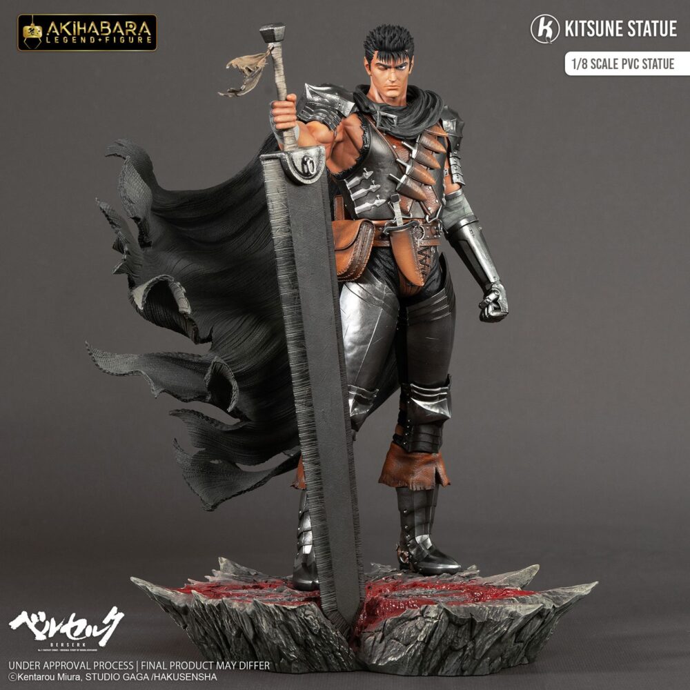 Guts berserk akihabara legend 1/8. Kitsune presenta una nueva estatua de guts. Tiene una altura aproximada de 30 cm a escala 1/8 y pertenece a la colección akihabara legend. Está basada en el protagonista del anime "berserk" y representa a dicho personaje en posición de reposo con la espada matadragones después de la batalla, con una mirada decidida y serena. Destacan las partes metálicas de su armadura y su capa ondeando al viento. Descansa sobre una base que simula un suelo rocoso con una marca de sacrificio de un rojo brillante como la sangre. Está fabricada con pvc a partir del diseño de sacha delon y de la escultura de pierre marie albert.