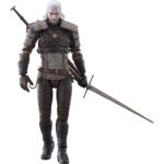 GERALT THE WITCHER 3: WILD HUNT FIGMA. Max Factory añade a la serie Figma la figura articulada del legendario brujo Geralt de Rivia, protagonista del videojuego "The Witcher 3: Wild Hunt". Mide aproximadamente 16 cm e incluye múltiples accesorios: 1x espada de plata, 1x espada de acero, 1x espada de plata Aerondight, 1x espada de acero de Hjalmar, 1x poción, 1x ballesta, 1x mano sosteniendo varias cartas de Gwent, 1x mano realizando la Señal de Igni y 9x manos intercambiables para variar sus poses. Viene con 1x soporte articulado transparente. La Señal de Igni puede iluminarse utilizando el mini LED Milight 316W de Hiromisangyo (se vende por separado).