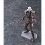 GERALT THE WITCHER 3: WILD HUNT FIGMA. Max Factory añade a la serie Figma la figura articulada del legendario brujo Geralt de Rivia, protagonista del videojuego "The Witcher 3: Wild Hunt". Mide aproximadamente 16 cm e incluye múltiples accesorios: 1x espada de plata, 1x espada de acero, 1x espada de plata Aerondight, 1x espada de acero de Hjalmar, 1x poción, 1x ballesta, 1x mano sosteniendo varias cartas de Gwent, 1x mano realizando la Señal de Igni y 9x manos intercambiables para variar sus poses. Viene con 1x soporte articulado transparente. La Señal de Igni puede iluminarse utilizando el mini LED Milight 316W de Hiromisangyo (se vende por separado).
