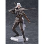 GERALT THE WITCHER 3: WILD HUNT FIGMA. Max Factory añade a la serie Figma la figura articulada del legendario brujo Geralt de Rivia, protagonista del videojuego "The Witcher 3: Wild Hunt". Mide aproximadamente 16 cm e incluye múltiples accesorios: 1x espada de plata, 1x espada de acero, 1x espada de plata Aerondight, 1x espada de acero de Hjalmar, 1x poción, 1x ballesta, 1x mano sosteniendo varias cartas de Gwent, 1x mano realizando la Señal de Igni y 9x manos intercambiables para variar sus poses. Viene con 1x soporte articulado transparente. La Señal de Igni puede iluminarse utilizando el mini LED Milight 316W de Hiromisangyo (se vende por separado).