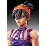 NARANCIA GHIRGA & AS JOJO´S BIZARRE ADVENTURE PART 5 CHOZOKADO. Medicos Entertainment suma a su colección Chozokado esta figura articulada de Narancia Ghirga junto a Aerosmith (también conocido como As), su stand con forma de avión de combate. Ambas figuras están inspiradas en su aparición en el anime "JoJo's Bizarre Adventure: Golden Wind". Narancia mide aproximadamente 14 cm y As 4 cm. Ambas figuras presentan acabados pintados con gran nivel de detalle y múltiples puntos de articulación. Incluyen 8x manos intercambiables, 1x navaja y 1x cuchara para Narancia, mientras que Aerosmith cuenta con 1x minfigura del piloto Smith, 1x efecto de disparos múltiples y 1x hélice adicional. Ambas figuras cuentan con base de exposición y varios accesorios adicionales para recrear diferentes poses.