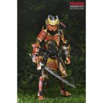 ULTIMATE SAMURAI PREDATOR PREDATOR: HUNTING GROUNDS. Del exitoso videojuego de 2020 Predator: ¡Hunting Grounds! Samurai Predator era un Yautja legendario que antaño cazaba a los hábiles guerreros que protegían el Japón feudal. Para honrar a sus presas, decoró su armadura y su máscara para parecerse a ellos y empuñó sus armas. Esta figura de acción Ultimate Samurai Predator a escala de 7 pulgadas de NECA está equipada con cabezas intercambiables con y sin máscara, katana, combisticks plegados y extendidos, plasmacaster articulado y manos intercambiables. Se presenta en una caja con ventana apta para coleccionistas con solapa frontal abatible.