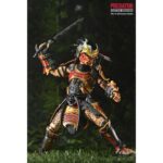 ULTIMATE SAMURAI PREDATOR PREDATOR: HUNTING GROUNDS. Del exitoso videojuego de 2020 Predator: ¡Hunting Grounds! Samurai Predator era un Yautja legendario que antaño cazaba a los hábiles guerreros que protegían el Japón feudal. Para honrar a sus presas, decoró su armadura y su máscara para parecerse a ellos y empuñó sus armas. Esta figura de acción Ultimate Samurai Predator a escala de 7 pulgadas de NECA está equipada con cabezas intercambiables con y sin máscara, katana, combisticks plegados y extendidos, plasmacaster articulado y manos intercambiables. Se presenta en una caja con ventana apta para coleccionistas con solapa frontal abatible.