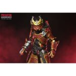 ULTIMATE SAMURAI PREDATOR PREDATOR: HUNTING GROUNDS. Del exitoso videojuego de 2020 Predator: ¡Hunting Grounds! Samurai Predator era un Yautja legendario que antaño cazaba a los hábiles guerreros que protegían el Japón feudal. Para honrar a sus presas, decoró su armadura y su máscara para parecerse a ellos y empuñó sus armas. Esta figura de acción Ultimate Samurai Predator a escala de 7 pulgadas de NECA está equipada con cabezas intercambiables con y sin máscara, katana, combisticks plegados y extendidos, plasmacaster articulado y manos intercambiables. Se presenta en una caja con ventana apta para coleccionistas con solapa frontal abatible.