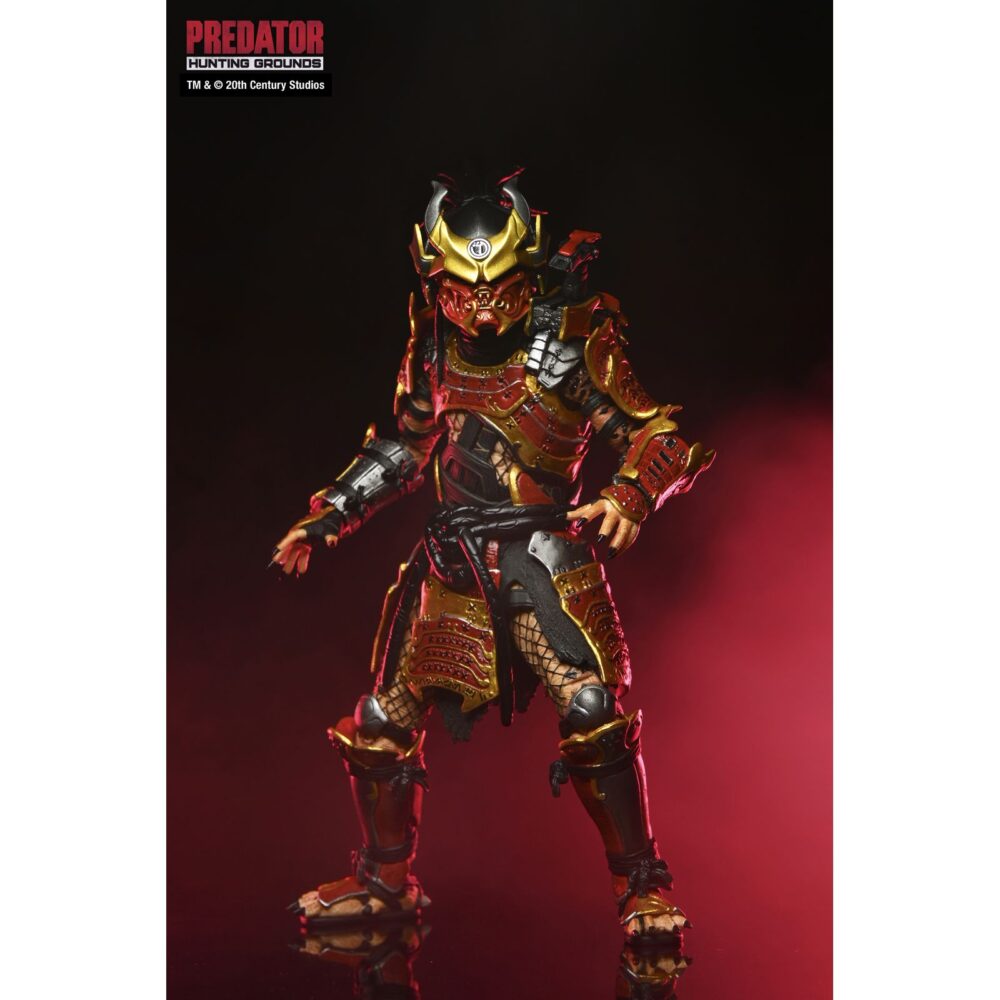 Ultimate samurai predator predator: hunting grounds. Del exitoso videojuego de 2020 predator: ¡hunting grounds! Samurai predator era un yautja legendario que antaño cazaba a los hábiles guerreros que protegían el japón feudal. Para honrar a sus presas, decoró su armadura y su máscara para parecerse a ellos y empuñó sus armas. Esta figura de acción ultimate samurai predator a escala de 7 pulgadas de neca está equipada con cabezas intercambiables con y sin máscara, katana, combisticks plegados y extendidos, plasmacaster articulado y manos intercambiables. Se presenta en una caja con ventana apta para coleccionistas con solapa frontal abatible.