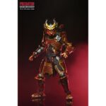ULTIMATE SAMURAI PREDATOR PREDATOR: HUNTING GROUNDS. Del exitoso videojuego de 2020 Predator: ¡Hunting Grounds! Samurai Predator era un Yautja legendario que antaño cazaba a los hábiles guerreros que protegían el Japón feudal. Para honrar a sus presas, decoró su armadura y su máscara para parecerse a ellos y empuñó sus armas. Esta figura de acción Ultimate Samurai Predator a escala de 7 pulgadas de NECA está equipada con cabezas intercambiables con y sin máscara, katana, combisticks plegados y extendidos, plasmacaster articulado y manos intercambiables. Se presenta en una caja con ventana apta para coleccionistas con solapa frontal abatible.