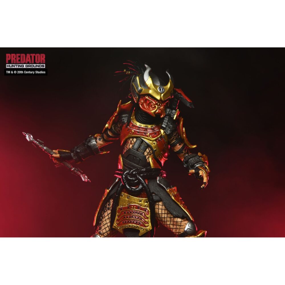 Ultimate samurai predator predator: hunting grounds. Del exitoso videojuego de 2020 predator: ¡hunting grounds! Samurai predator era un yautja legendario que antaño cazaba a los hábiles guerreros que protegían el japón feudal. Para honrar a sus presas, decoró su armadura y su máscara para parecerse a ellos y empuñó sus armas. Esta figura de acción ultimate samurai predator a escala de 7 pulgadas de neca está equipada con cabezas intercambiables con y sin máscara, katana, combisticks plegados y extendidos, plasmacaster articulado y manos intercambiables. Se presenta en una caja con ventana apta para coleccionistas con solapa frontal abatible.