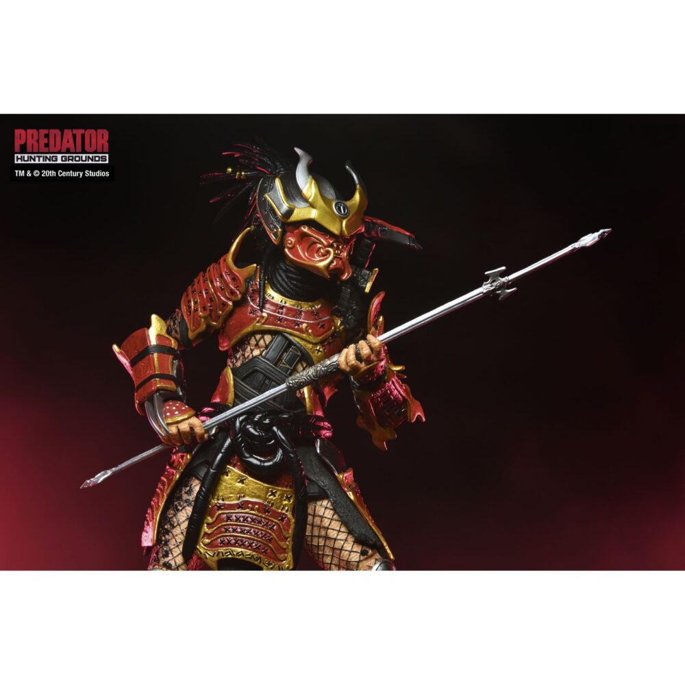 Ultimate samurai predator predator: hunting grounds. Del exitoso videojuego de 2020 predator: ¡hunting grounds! Samurai predator era un yautja legendario que antaño cazaba a los hábiles guerreros que protegían el japón feudal. Para honrar a sus presas, decoró su armadura y su máscara para parecerse a ellos y empuñó sus armas. Esta figura de acción ultimate samurai predator a escala de 7 pulgadas de neca está equipada con cabezas intercambiables con y sin máscara, katana, combisticks plegados y extendidos, plasmacaster articulado y manos intercambiables. Se presenta en una caja con ventana apta para coleccionistas con solapa frontal abatible.