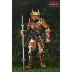 ULTIMATE SAMURAI PREDATOR PREDATOR: HUNTING GROUNDS. Del exitoso videojuego de 2020 Predator: ¡Hunting Grounds! Samurai Predator era un Yautja legendario que antaño cazaba a los hábiles guerreros que protegían el Japón feudal. Para honrar a sus presas, decoró su armadura y su máscara para parecerse a ellos y empuñó sus armas. Esta figura de acción Ultimate Samurai Predator a escala de 7 pulgadas de NECA está equipada con cabezas intercambiables con y sin máscara, katana, combisticks plegados y extendidos, plasmacaster articulado y manos intercambiables. Se presenta en una caja con ventana apta para coleccionistas con solapa frontal abatible.