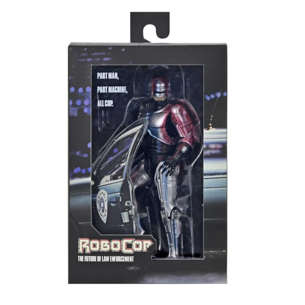 Ultimate robocop poster series. Neca introduce en su línea ultimate esta figura articulada de robocop, inspirada en el póster original de la película homónima de 1987.   mitad hombre. Mitad máquina. ¡pura policía! Neca se enorgullece de presentar la primera figura de acción de su nueva línea de figuras de acción poster series: una nueva figura de robocop basada en el clásico de culto. Esta figura articulada de 18 cm rinde homenaje al famoso póster de robocop de 1987, con una decoración especial que recrea el icónico arte del póster. Combate a criminales y droides renegados con una variedad de accesorios, como la pistola auto-9, la mano con pico de datos intercambiable, el cañón de asalto cobra y el efecto de disparo de pistola. Viene en una caja con ventana ideal para coleccionistas.