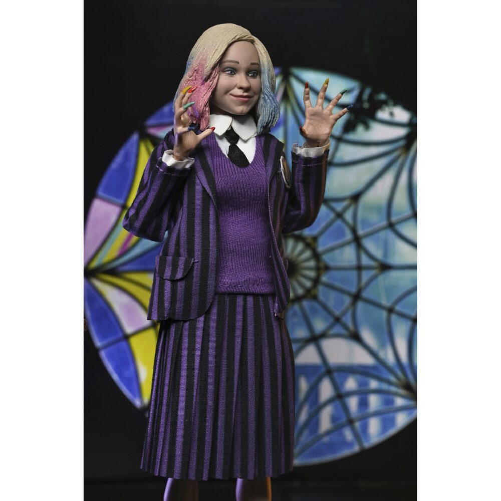 Wednesday addams (nevermore uniform) and enid. Neca lanza este pack doble de figuras articuladas de 20 cm de wednesday addams (miércoles addams en españa) y enid sinclair, basado en sus apariciones en la serie de netflix "wednesday". Ambas figuras visten ropa de tela detallada que representa con fidelidad los uniformes de la academia nunca más. Pertenecen a la colección clothed action y están completamente articuladas para múltiples opciones de exhibición. El set incluye 3x pares de manos intercambiables, 2x libros y 1x mochila.