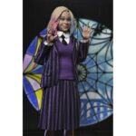 WEDNESDAY ADDAMS (NEVERMORE UNIFORM) AND ENID. Neca lanza este pack doble de figuras articuladas de 20 cm de Wednesday Addams (Miércoles Addams en España) y Enid Sinclair, basado en sus apariciones en la serie de Netflix "Wednesday". Ambas figuras visten ropa de tela detallada que representa con fidelidad los uniformes de la Academia Nunca Más. Pertenecen a la colección Clothed Action y están completamente articuladas para múltiples opciones de exhibición. El set incluye 3x pares de manos intercambiables, 2x libros y 1x mochila.