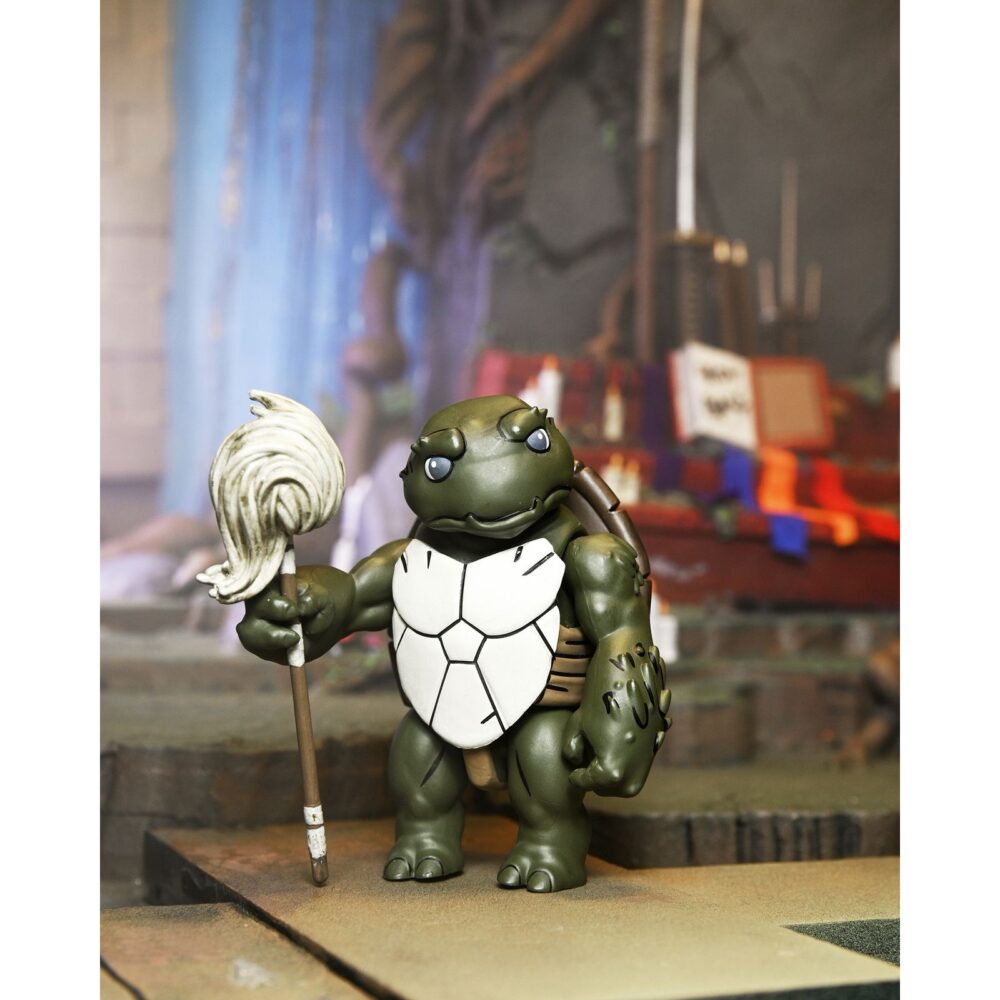 Ultimate casey marie with baby odyn & uno teebage mutant ninja turtles: the last ronin. De la serie de cómics de las tortugas ninja, ¡el último ronin: los años perdidos ! La historia de la primera misión del último ronin continúa mientras se revelan nuevos secretos del pasado de las tortugas. Vestida con su traje de sensei, ultimate casey marie se une al adorable bebé odyn y al travieso bebé uno. ¡estas figuras de acción neca de 18 cm, altamente detalladas y articuladas, presentan esculturas completamente nuevas! Los accesorios incluyen una fregona para odyn y manos y velas adicionales para casey marie en memoria de su familia fallecida. Viene en un empaque ideal para coleccionistas con ilustraciones originales del artista de el último ronin, ben bishop.