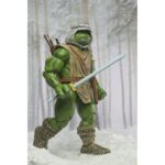 HUNTER LEO TEENAGE MUTANT NINJA TURTLES MIRAGE COMICS. Neca presenta la figura articulada Hunter Leo basada en los cómics originales de "Teenage Mutant Ninja Turtles"  de Mirage Studios. Esta figura mide 18 cm e incluye 1x arco, 1x carcaj para sus armas, 3x flechas, 1x espada, 4x manos intercambiables y 1x cuchillo. Se presenta en una caja con ventana con ilustraciones de Kevin Eastman.