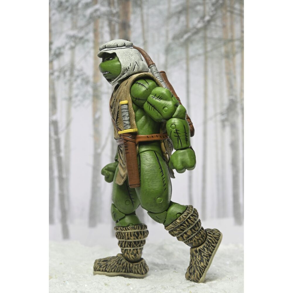 Hunter leo teenage mutant ninja turtles mirage comics. Neca presenta la figura articulada hunter leo basada en los cómics originales de "teenage mutant ninja turtles"  de mirage studios. Esta figura mide 18 cm e incluye 1x arco, 1x carcaj para sus armas, 3x flechas, 1x espada, 4x manos intercambiables y 1x cuchillo. Se presenta en una caja con ventana con ilustraciones de kevin eastman.