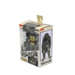 OLD MAN RAPHAEL TEENAGE MUTANT NINJA TURTLES MIRAGE COMICS. Neca suma a su colección la figura articulada Old Man Raphael, inspirada en la historia corta "Puma Blues" de los cómics originales de "Teenage Mutant Ninja Turtles" de Mirage Studios. Esta figura mide 18 cm e incluye 1x capa de tela, 1x sombrero removible, 4x manos intercambiables, 1x par de sai gemelos y otros accesorios exclusivos para recrear diferentes poses. Se presenta en una caja con ventana con ilustraciones de Kevin Eastman.