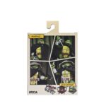 OLD MAN RAPHAEL TEENAGE MUTANT NINJA TURTLES MIRAGE COMICS. Neca suma a su colección la figura articulada Old Man Raphael, inspirada en la historia corta "Puma Blues" de los cómics originales de "Teenage Mutant Ninja Turtles" de Mirage Studios. Esta figura mide 18 cm e incluye 1x capa de tela, 1x sombrero removible, 4x manos intercambiables, 1x par de sai gemelos y otros accesorios exclusivos para recrear diferentes poses. Se presenta en una caja con ventana con ilustraciones de Kevin Eastman.