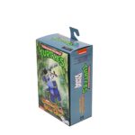 ULTIMATE PANDA KHAN TEENAGE MUTANT NINJA TURTLES CARTOON. Neca, en colaboración con Gaelstone Media, presenta la esperada figura Ultimate Panda Khan basada en la serie animada "Teenage Mutant Ninja Turtles". Esta figura mide 18 cm e incluye 2x cabezas intercambiables, 4x manos intercambiables, 1x mochila, 1x sombrero de bambú, 1x par de garras y 1x Morning Qi. Las partes superiores de las cabezas también son removibles para colocar el sombrero. Se presenta en una caja con ventana y tapa frontal abatible.