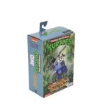 ULTIMATE PANDA KHAN TEENAGE MUTANT NINJA TURTLES CARTOON. Neca, en colaboración con Gaelstone Media, presenta la esperada figura Ultimate Panda Khan basada en la serie animada "Teenage Mutant Ninja Turtles". Esta figura mide 18 cm e incluye 2x cabezas intercambiables, 4x manos intercambiables, 1x mochila, 1x sombrero de bambú, 1x par de garras y 1x Morning Qi. Las partes superiores de las cabezas también son removibles para colocar el sombrero. Se presenta en una caja con ventana y tapa frontal abatible.