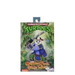 ULTIMATE PANDA KHAN TEENAGE MUTANT NINJA TURTLES CARTOON. Neca, en colaboración con Gaelstone Media, presenta la esperada figura Ultimate Panda Khan basada en la serie animada "Teenage Mutant Ninja Turtles". Esta figura mide 18 cm e incluye 2x cabezas intercambiables, 4x manos intercambiables, 1x mochila, 1x sombrero de bambú, 1x par de garras y 1x Morning Qi. Las partes superiores de las cabezas también son removibles para colocar el sombrero. Se presenta en una caja con ventana y tapa frontal abatible.