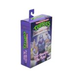 ULTIMATE SHREDDER (CLASSIC COLORS) TEENAGE MUTANT NINJA TURTLES CARTOON. Neca presenta la figura con colores clásicos de Ultimate Shredder, basada en la serie de televisión de los años 80 "Teenage Mutant Ninja Turtles". Esta figura mide 18 cm e incluye 2x cabezas intercambiables, 4x manos extras, 1x disquete, 1x arma, 1x collar, 1x paquete de billetes, 1x marco de foto y accesorios inspirados en episodios. Se presenta en una caja con ventana y tapa frontal abatible.