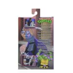 ULTIMATE SHREDDER (CLASSIC COLORS) TEENAGE MUTANT NINJA TURTLES CARTOON. Neca presenta la figura con colores clásicos de Ultimate Shredder, basada en la serie de televisión de los años 80 "Teenage Mutant Ninja Turtles". Esta figura mide 18 cm e incluye 2x cabezas intercambiables, 4x manos extras, 1x disquete, 1x arma, 1x collar, 1x paquete de billetes, 1x marco de foto y accesorios inspirados en episodios. Se presenta en una caja con ventana y tapa frontal abatible.
