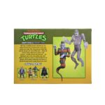 CREEPY EDDIE AND SHIBANO-SAMA TEENAGE MUTANT NINJA TURTLES CARTOON. Neca incorpora a su catálogo este set de figuras articuladas de Creepy Eddie y Shibano-Sama, basado en el cómic "Teenage Mutant Ninja Turtles: Saturday Morning Adventures". Ambas figuras tienen 18 cm de altura e incluyen 6x pares de manos intercambiables, 1x katana, 2x partes inferiores fantasmales, 1x par de tirantes removibles de Creepy Eddie, 1x casco Dream-O-Vision (compatible con la mayoría de las figuras de esta colección), y otros accesorios. El set incorpora una base de exposición con brazo articulado oficial de Neca. Presentado en una caja ilustrada con ventana.