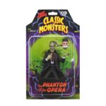 THE PHANTOM OF THE OPERA UNIVERSAL MONSTERS TOONY TERRORS. Neca suma a su colección Toony Terrors la figura articulada a escala de Erik, el fantasma de la Ópera de París. Mide 15 cm y está inspirada en el personaje de la película de terror mudo de 1925 "The Phantom of the Opera"  ("El fantasma de la ópera" en España).  Lleva la diversión de los dibujos animados del sábado por la mañana a tu colección de terror con estos adorables bichitos. La serie 12 de la línea Toony Terrors de NECA trae más iconos de terror estilizados de Universal Monsters y muchos más. A los fans de las películas de terror clásicas les encantará este surtido de figuras de acción con el Hombre Invisible, la Novia de Frankenstein, la Criatura de la Laguna Negra y el Fantasma de la Ópera. Con una altura de 15 cm, cada figura se vende por separado y se presenta en un blíster.
