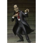 THE PHANTOM OF THE OPERA UNIVERSAL MONSTERS TOONY TERRORS. Neca suma a su colección Toony Terrors la figura articulada a escala de Erik, el fantasma de la Ópera de París. Mide 15 cm y está inspirada en el personaje de la película de terror mudo de 1925 "The Phantom of the Opera"  ("El fantasma de la ópera" en España).  Lleva la diversión de los dibujos animados del sábado por la mañana a tu colección de terror con estos adorables bichitos. La serie 12 de la línea Toony Terrors de NECA trae más iconos de terror estilizados de Universal Monsters y muchos más. A los fans de las películas de terror clásicas les encantará este surtido de figuras de acción con el Hombre Invisible, la Novia de Frankenstein, la Criatura de la Laguna Negra y el Fantasma de la Ópera. Con una altura de 15 cm, cada figura se vende por separado y se presenta en un blíster.