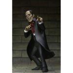 THE PHANTOM OF THE OPERA UNIVERSAL MONSTERS TOONY TERRORS. Neca suma a su colección Toony Terrors la figura articulada a escala de Erik, el fantasma de la Ópera de París. Mide 15 cm y está inspirada en el personaje de la película de terror mudo de 1925 "The Phantom of the Opera"  ("El fantasma de la ópera" en España).  Lleva la diversión de los dibujos animados del sábado por la mañana a tu colección de terror con estos adorables bichitos. La serie 12 de la línea Toony Terrors de NECA trae más iconos de terror estilizados de Universal Monsters y muchos más. A los fans de las películas de terror clásicas les encantará este surtido de figuras de acción con el Hombre Invisible, la Novia de Frankenstein, la Criatura de la Laguna Negra y el Fantasma de la Ópera. Con una altura de 15 cm, cada figura se vende por separado y se presenta en un blíster.