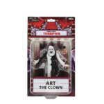 TERRIFIER ART THE CLOWN TOONY TETTORS. Neca presenta dentro de su línea Toony Terrors esta figura de estilo animado de Art the Clown, el villano silencioso de la película "Terrifier". Con una altura aproximada de 15 cm, esta versión caricaturizada incluye su icónica bocina de payaso. Se presenta en blíster con fondo recortable, ideal para exhibiciones con estilo retro.