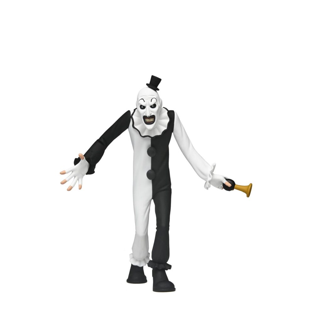 Terrifier art the clown toony tettors. Neca presenta dentro de su línea toony terrors esta figura de estilo animado de art the clown, el villano silencioso de la película "terrifier". Con una altura aproximada de 15 cm, esta versión caricaturizada incluye su icónica bocina de payaso. Se presenta en blíster con fondo recortable, ideal para exhibiciones con estilo retro.