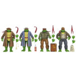 GANGSTER TURTLES TEENAGE MUTANT NINJA TURTLES MIRAGE COMICS. Neca presenta el pack exclusivo de 4 figuras articuladas de las Gangster Turtles, basado en el número 14 del cómic original "Teenage Mutant Ninja Turtles" publicado por Mirage Studios. El set está compuesto por las figuras de 18 cm de altura de Leonardo, Donatello, Raphael y Michelangelo, con nuevas expresiones compatibles con packs anteriores. Incluye 4x pares de manos intercambiables, 4x sombreros, 4x cintas colgantes para los antifaces, 1x reloj de bolsillo, 1x cartuchos de dinamita, 1x caja fuerte y 1x bolsa de dinero. Cada figura cuenta con detalles inspirados en dicho cómic y se presentan en una caja con ventana y solapa, con ilustraciones originales de Kevin Eastman.
