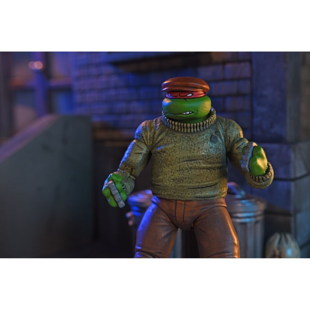 Gangster turtles teenage mutant ninja turtles mirage comics. Neca presenta el pack exclusivo de 4 figuras articuladas de las gangster turtles, basado en el número 14 del cómic original "teenage mutant ninja turtles" publicado por mirage studios. El set está compuesto por las figuras de 18 cm de altura de leonardo, donatello, raphael y michelangelo, con nuevas expresiones compatibles con packs anteriores. Incluye 4x pares de manos intercambiables, 4x sombreros, 4x cintas colgantes para los antifaces, 1x reloj de bolsillo, 1x cartuchos de dinamita, 1x caja fuerte y 1x bolsa de dinero. Cada figura cuenta con detalles inspirados en dicho cómic y se presentan en una caja con ventana y solapa, con ilustraciones originales de kevin eastman.