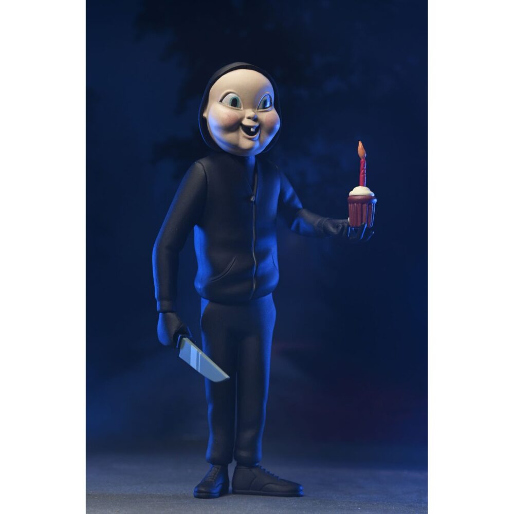 Babyface killer happy death day toony terrors. Neca lanza, dentro de la línea toony terrors, esta figura del asesino babyface basada en el personaje de la película de culto "happy death day" ("feliz día de tu muerte" en españa). Esta figura con estilo caricaturesco mide 15 cm incluye 1x cuchillo y 1x cupcake como accesorios. Viene en blíster con fondo recortable para exhibición.