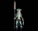 AHGCHA (DELUXE) COSMIC LEGIONS: OXKREWE BOOK. AhgCha, un vagabundo de Veeblia, y su leal compañero, Bunji, patrullan los páramos de Thraxxon. Sus viajes incluyen el peligroso tramo conocido como la Zona Harrow, donde cazan a los cazadores que se aprovechan de los que atraviesan los páramos. Armado con su rifle de alto impacto, AhgCha espera a que el convoy de Scapehaven se dirija hacia su ubicación a lo largo de los Harrows. Observando desde lejos como una partida de Cazadores Thraxxianos se prepara para emboscar al convoy, esos cazadores nunca esperaron recibir el fuego del francotirador Veebliano justo cuando se preparaban para tender su trampa. Cabalgando junto al convoy, AhgCha y Bunji corren hacia Scapehaven mientras más y más cazadores Thraxxian caen detrás de ellos, su misión claramente destinada a detener a los Rovers de llegar al asentamiento con Kogg y los recursos que llevan de la OxKrewe.